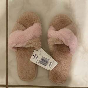 NWT Womens L space cloud slippers, and pink size XS / S​​​​​​​